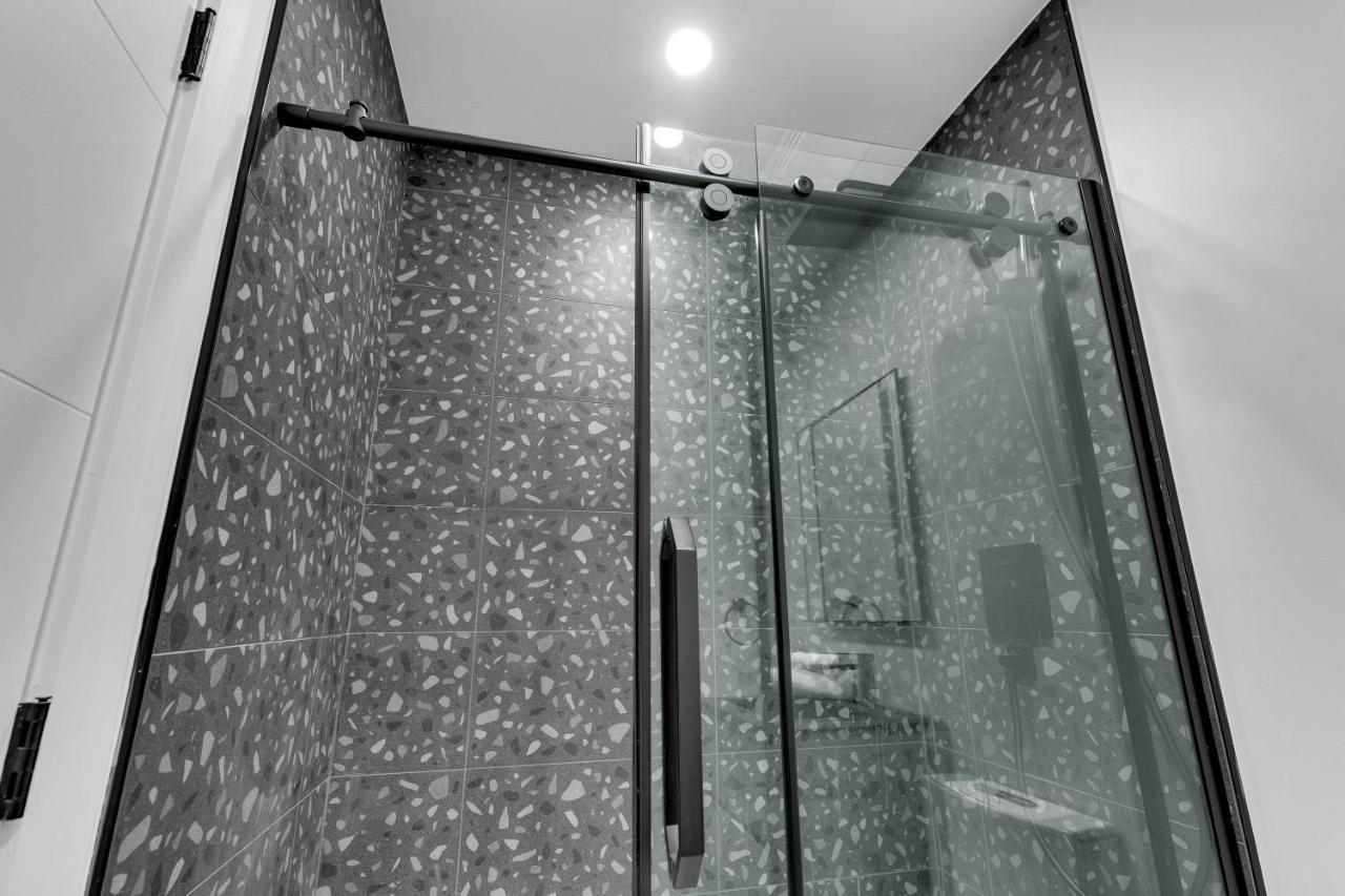 Deluxe Suites Downtown Montreal Luaran gambar